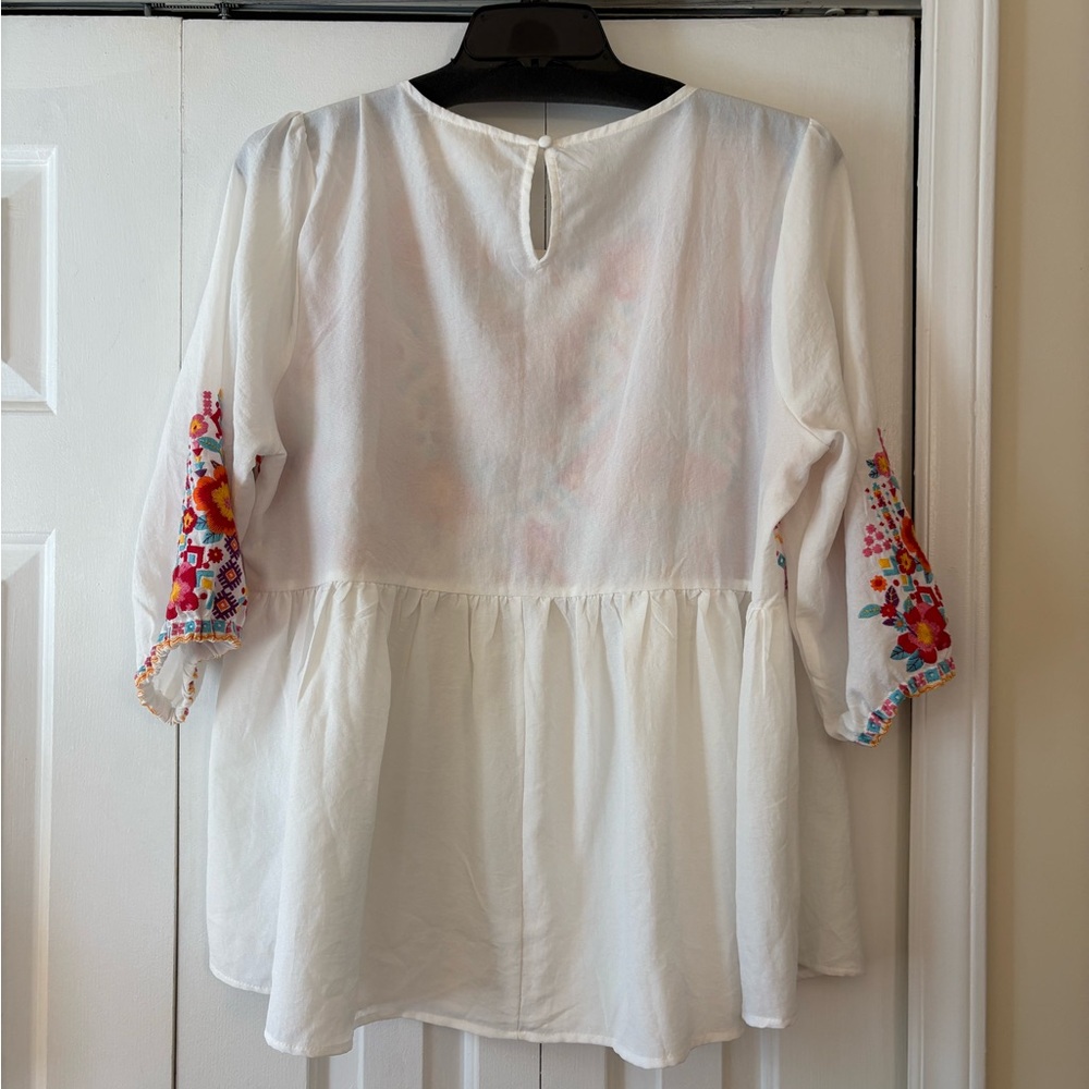 NWOT Savanna Jane White Blouse with Colorful Embroidery - Picture 6 of 6
